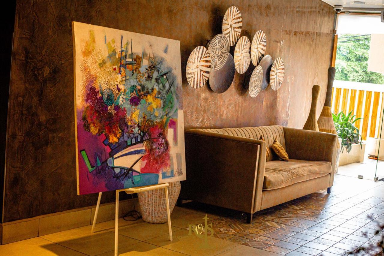 Roots Hotel Apartments Abidjan Esterno foto