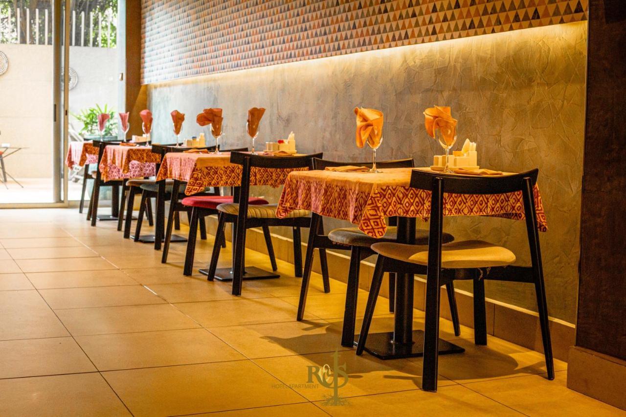 Roots Hotel Apartments Abidjan Esterno foto