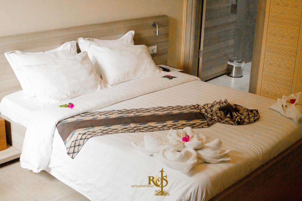 Roots Hotel Apartments Abidjan Esterno foto
