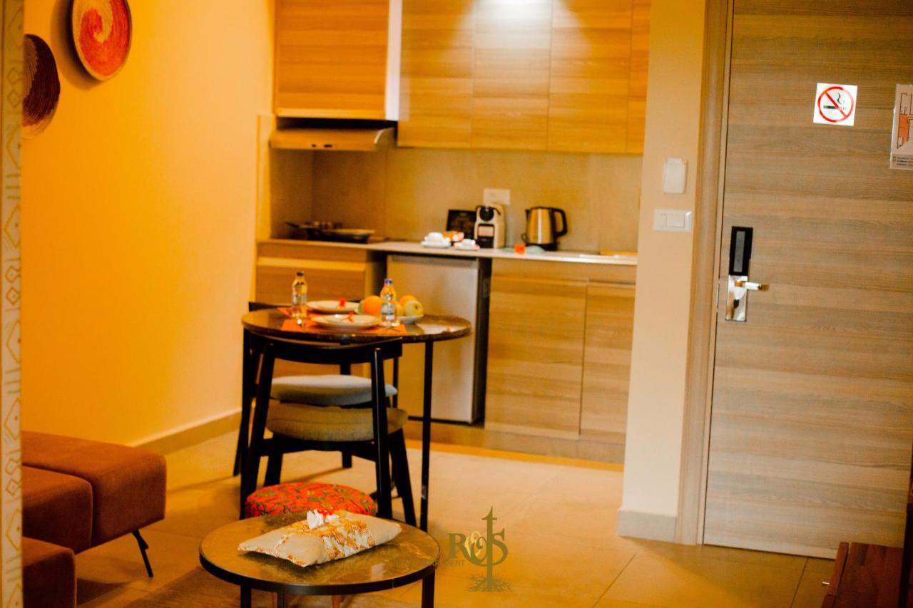 Roots Hotel Apartments Abidjan Esterno foto