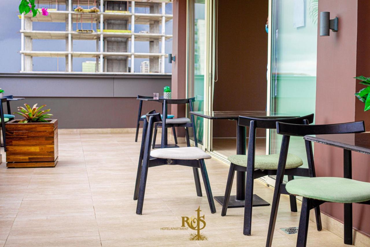 Roots Hotel Apartments Abidjan Esterno foto