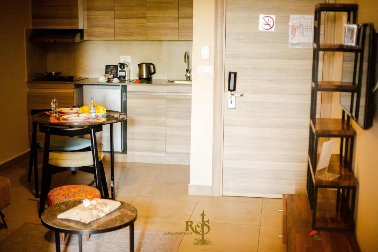 Roots Hotel Apartments Abidjan Esterno foto