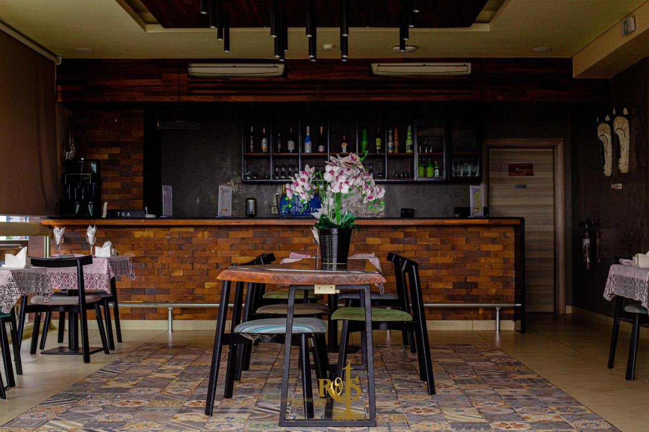 Roots Hotel Apartments Abidjan Esterno foto