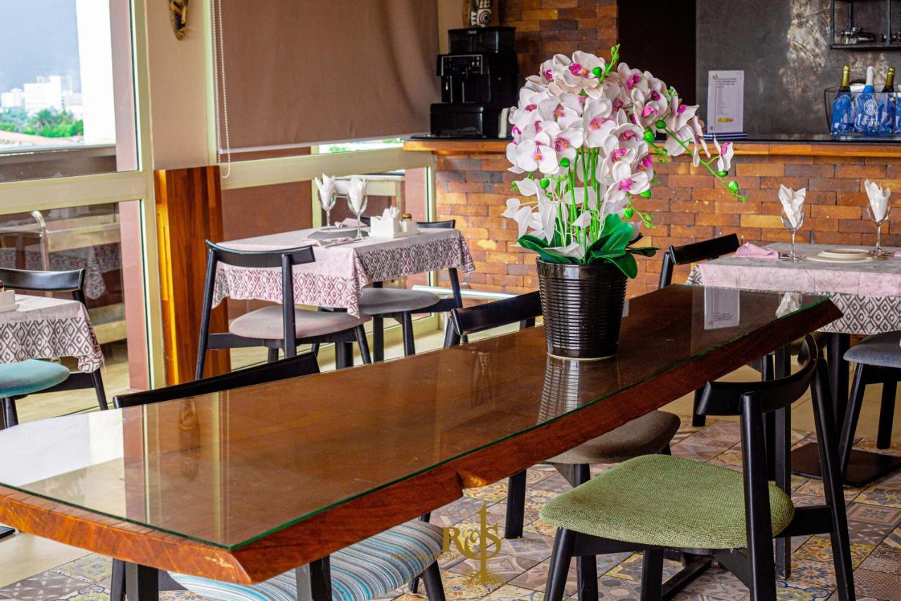 Roots Hotel Apartments Abidjan Esterno foto