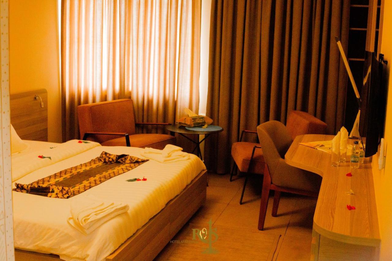 Roots Hotel Apartments Abidjan Esterno foto