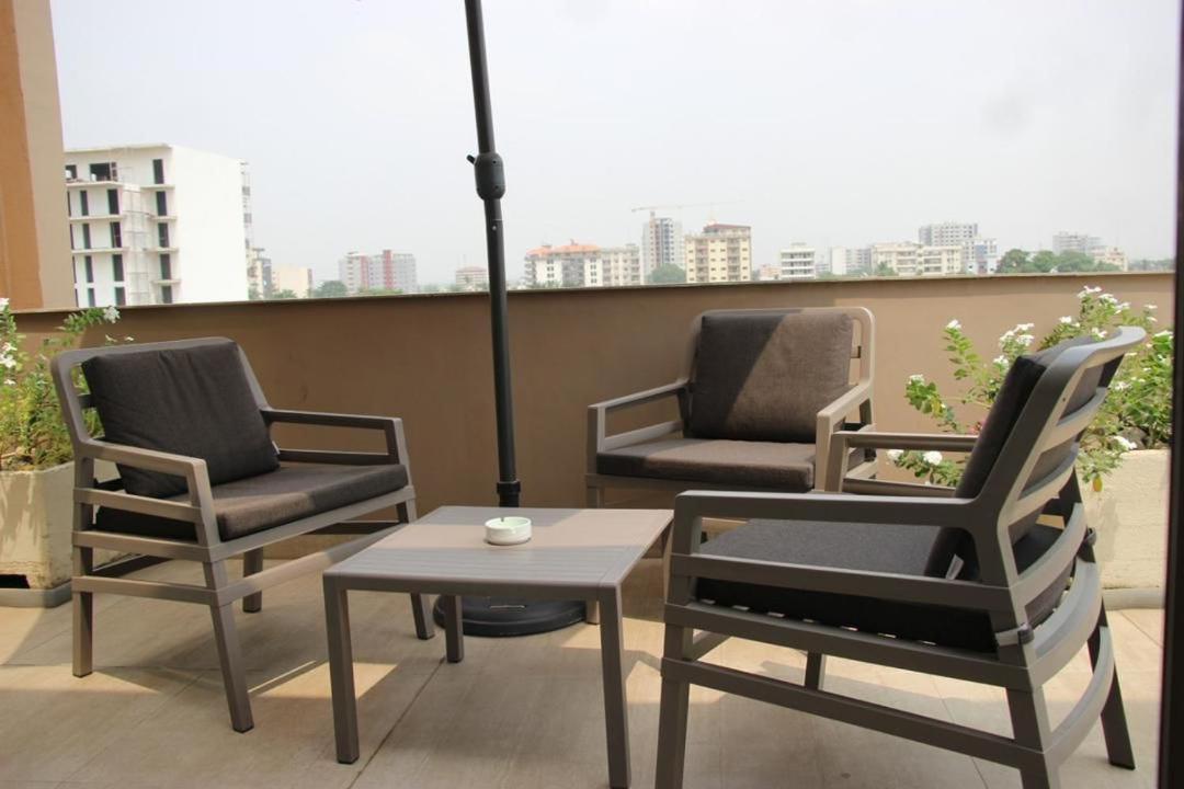 Roots Hotel Apartments Abidjan Esterno foto