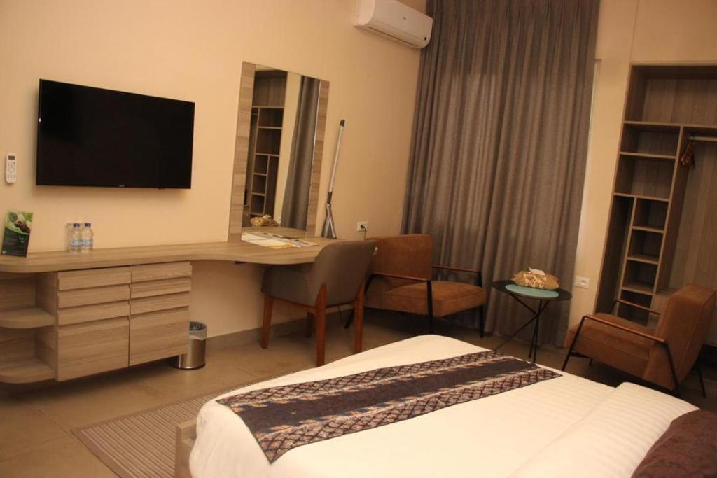 Roots Hotel Apartments Abidjan Esterno foto