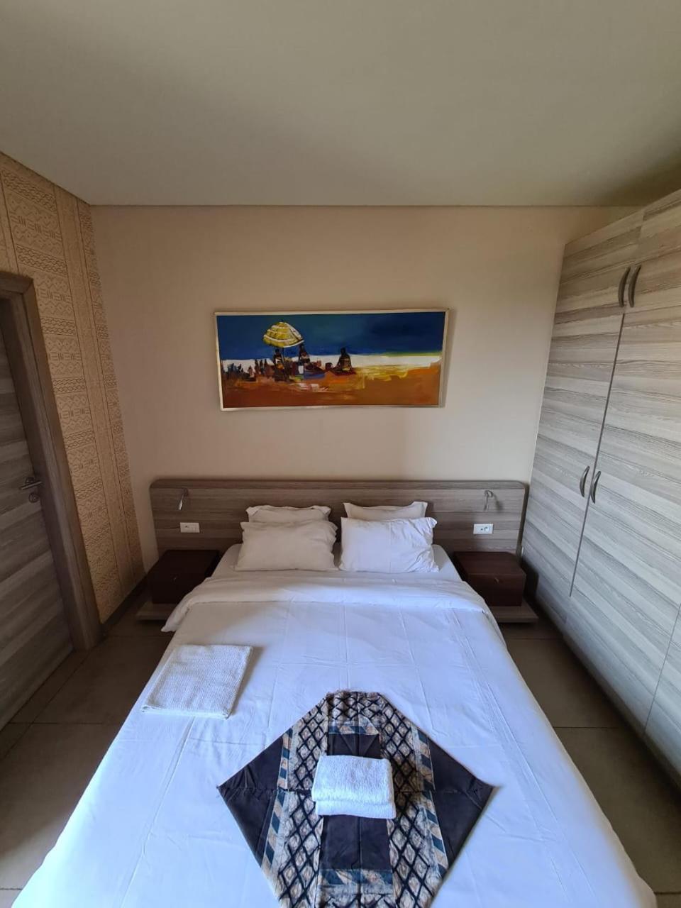 Roots Hotel Apartments Abidjan Esterno foto
