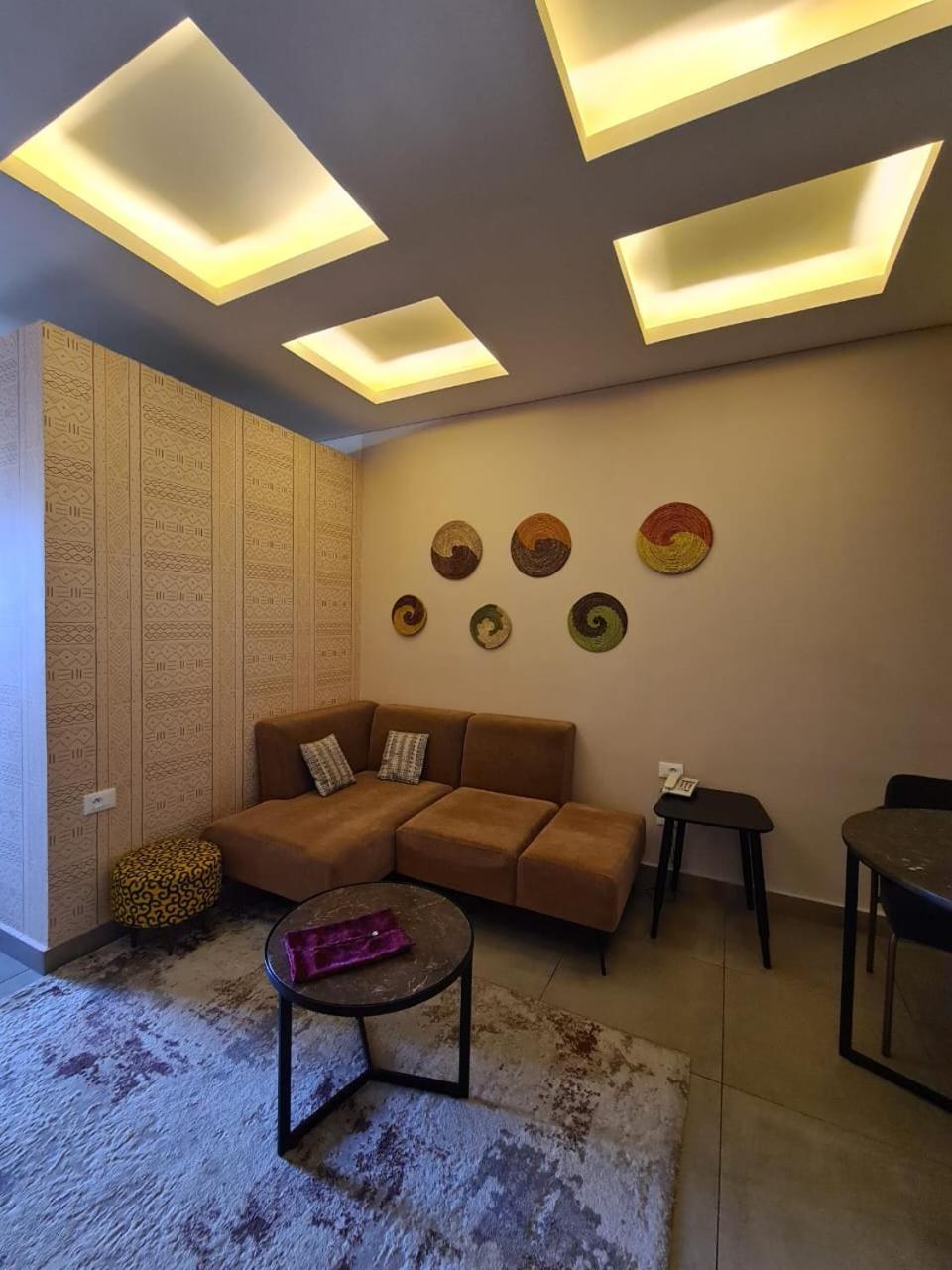 Roots Hotel Apartments Abidjan Esterno foto