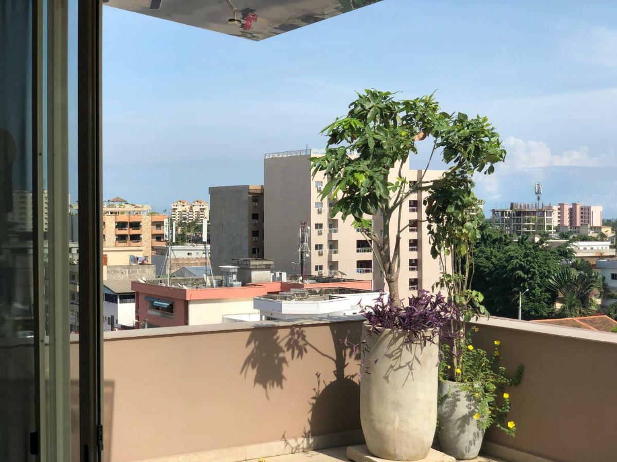 Roots Hotel Apartments Abidjan Esterno foto