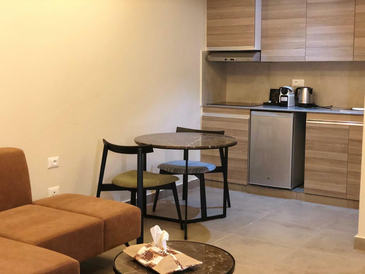 Roots Hotel Apartments Abidjan Esterno foto
