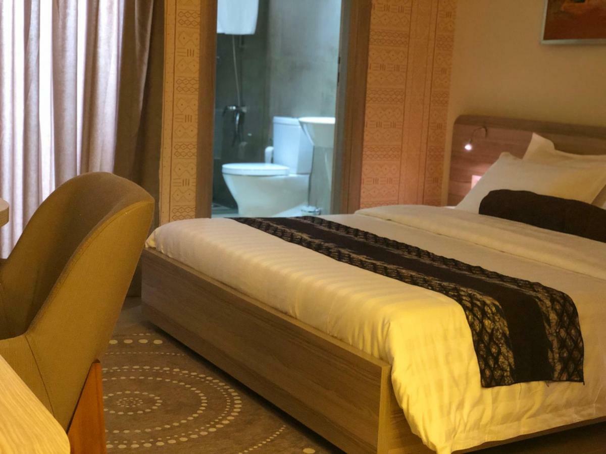 Roots Hotel Apartments Abidjan Esterno foto