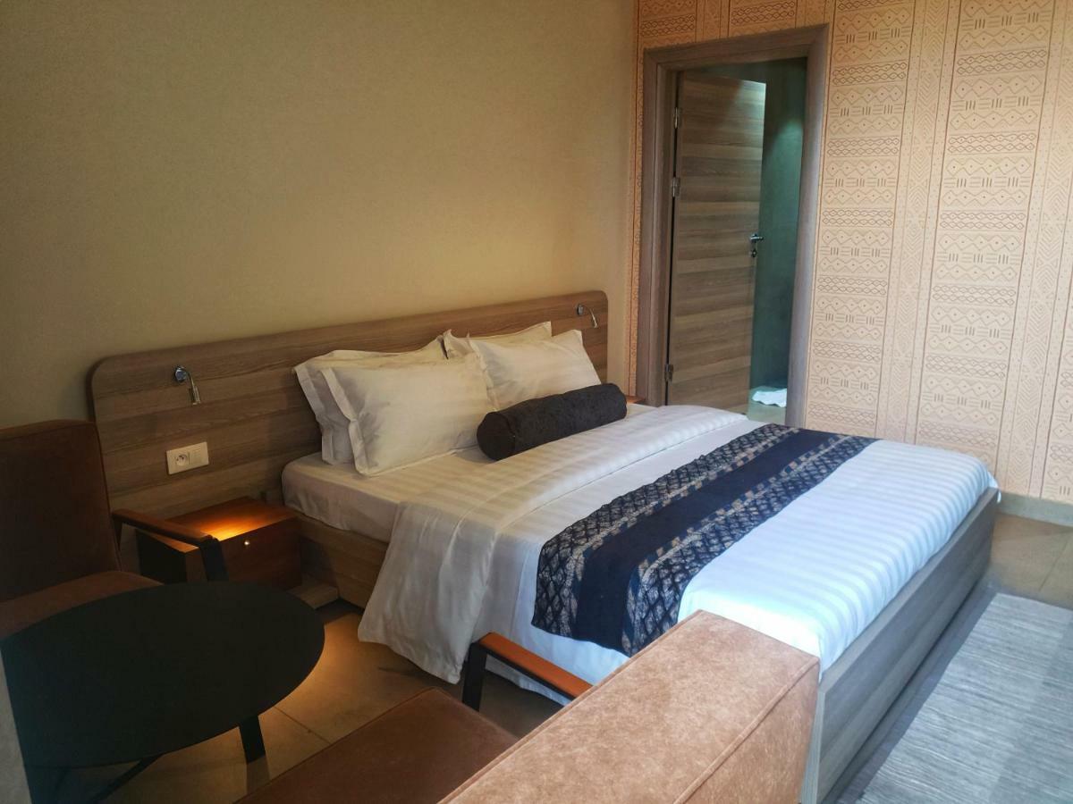 Roots Hotel Apartments Abidjan Esterno foto