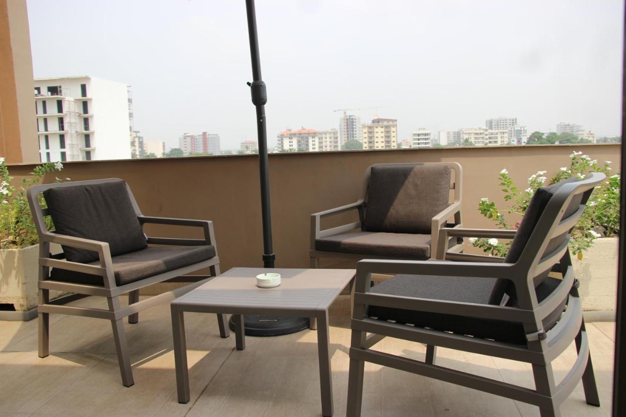 Roots Hotel Apartments Abidjan Esterno foto